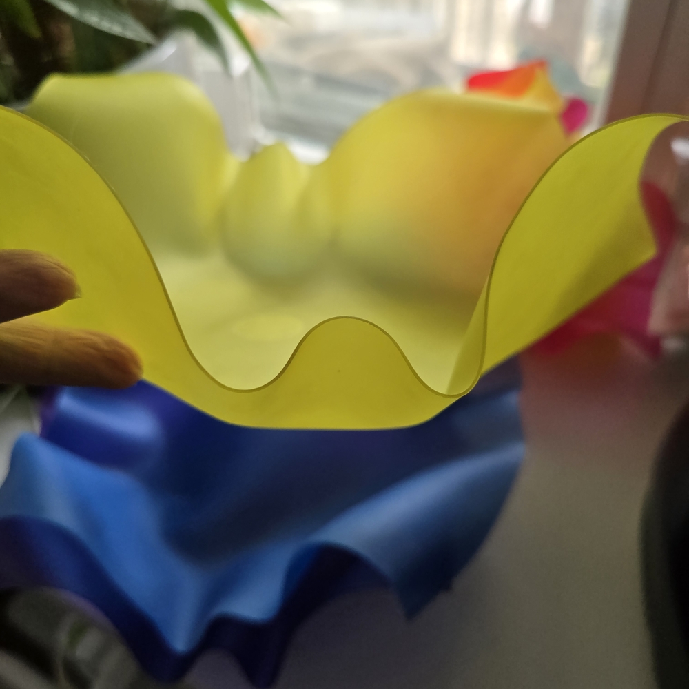 Vintage MOMA NYC 7-bowl Colorful Wavy Bowls Set - Picture 5 of 5